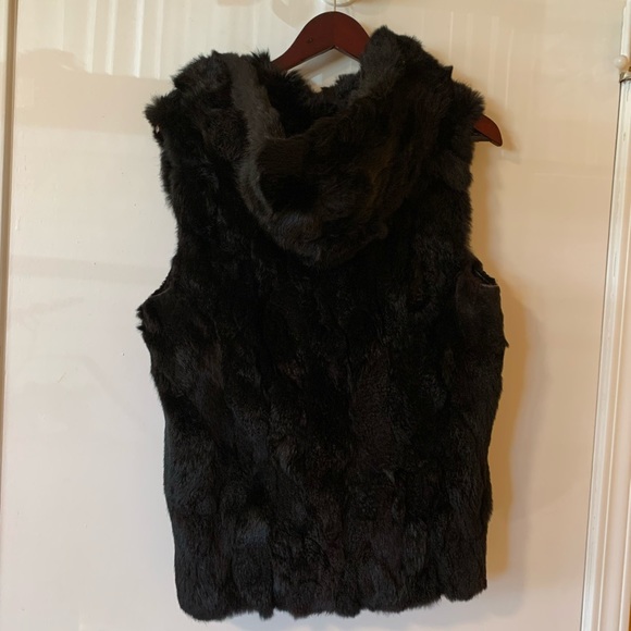 Black rabbit vest with hood and pockets - Picture 2 of 10